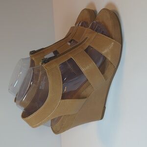 Aerosoles Tan Wedge Zipper  Sandals Size 8